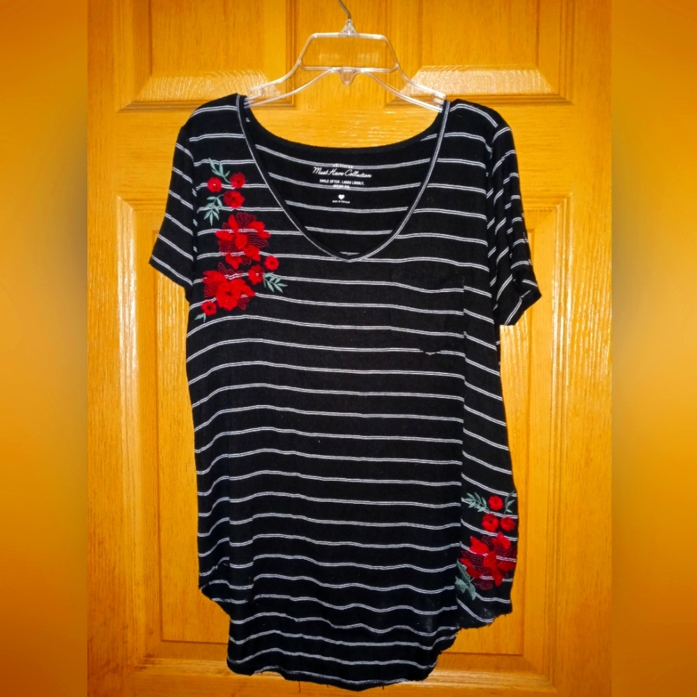 Woman's T shirt-Hollister-Must Have Collection